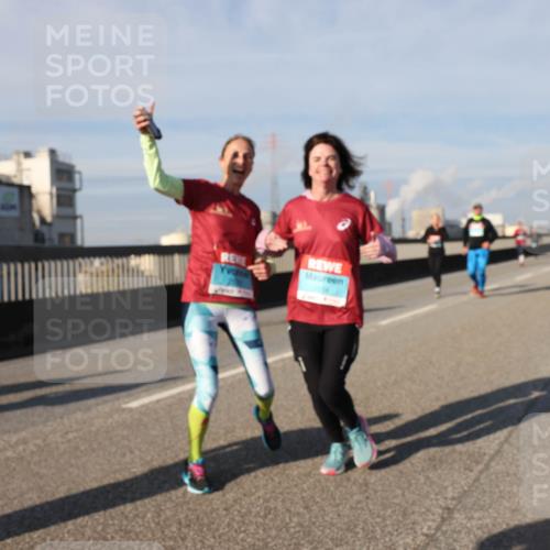 03.10.2025 - Köhlbrandbrückenlauf Lena Gebhardt http://msf.ph/oto/9094174 03.10.2025 10:09:05 Position 2  meine-sportfotos.de