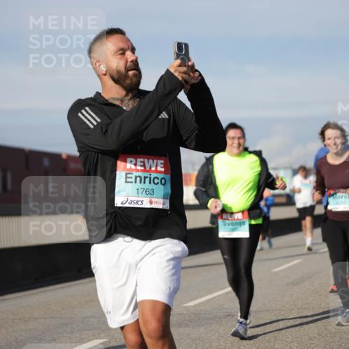03.10.2025 - Köhlbrandbrückenlauf Jannik Wohlers http://msf.ph/oto/9094178 03.10.2025 10:12:39 Position 3 1763, 2916 meine-sportfotos.de