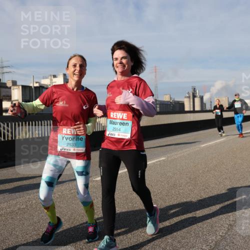 03.10.2025 - Köhlbrandbrückenlauf Lena Gebhardt http://msf.ph/oto/9094181 03.10.2025 10:09:06 Position 2 2533, 2554 meine-sportfotos.de