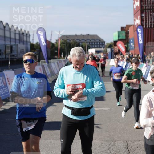 03.10.2025 - Köhlbrandbrückenlauf Jannik Wohlers http://msf.ph/oto/9094183 03.10.2025 13:20:29 Ziel 4269, 4385, 4570, 4571, 4591, 4672, 4739, 4790, 4859, 5082, 5144, 5160, 5208, 5543, 5631, 5790, 6035 meine-sportfotos.de