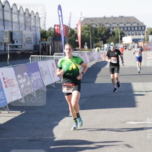 03.10.2025 - Köhlbrandbrückenlauf Jannik Wohlers http://msf.ph/oto/9094188 03.10.2025 12:54:43 Ziel 4079, 4106, 4209, 6621, 6683 meine-sportfotos.de