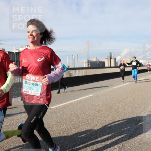 03.10.2025 - Köhlbrandbrückenlauf Lena Gebhardt http://msf.ph/oto/9094190 03.10.2025 10:09:06 Position 2 2533, 2554 meine-sportfotos.de