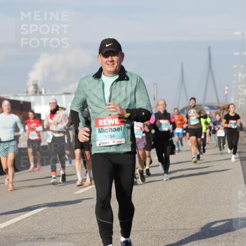 03.10.2025 - Köhlbrandbrückenlauf Jannik Wohlers http://msf.ph/oto/9094192 03.10.2025 10:00:59 Position 3 1794 meine-sportfotos.de