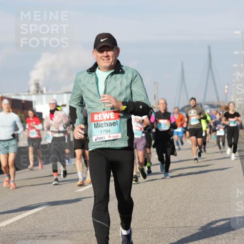 03.10.2025 - Köhlbrandbrückenlauf Jannik Wohlers http://msf.ph/oto/9094197 03.10.2025 10:01:00 Position 3 1794 meine-sportfotos.de