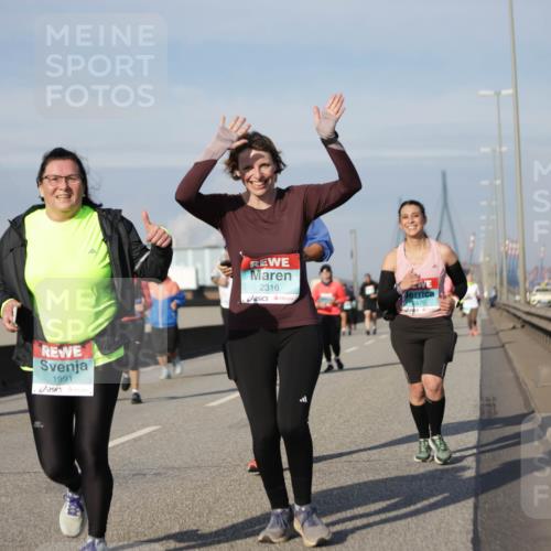 03.10.2025 - Köhlbrandbrückenlauf Jannik Wohlers http://msf.ph/oto/9094206 03.10.2025 10:12:40 Position 3 1991, 2316, 2470 meine-sportfotos.de