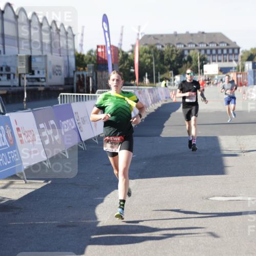 03.10.2025 - Köhlbrandbrückenlauf Jannik Wohlers http://msf.ph/oto/9094207 03.10.2025 12:54:43 Ziel 4079, 4106, 4209, 6621, 6683 meine-sportfotos.de