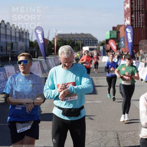 03.10.2025 - Köhlbrandbrückenlauf Jannik Wohlers http://msf.ph/oto/9094216 03.10.2025 13:20:29 Ziel 4269, 4385, 4570, 4571, 4591, 4672, 4739, 4790, 4859, 5082, 5144, 5160, 5208, 5543, 5631, 5790, 6035 meine-sportfotos.de