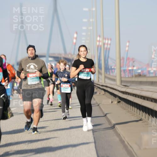 03.10.2025 - Köhlbrandbrückenlauf Jannik Wohlers http://msf.ph/oto/9094220 03.10.2025 10:01:01 Position 3 2788, 2172, 1548, 3125 meine-sportfotos.de