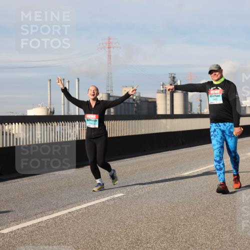 03.10.2025 - Köhlbrandbrückenlauf Lena Gebhardt http://msf.ph/oto/9094243 03.10.2025 10:09:09 Position 2 2462, 2463 meine-sportfotos.de