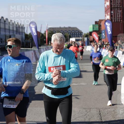 03.10.2025 - Köhlbrandbrückenlauf Jannik Wohlers http://msf.ph/oto/9094249 03.10.2025 13:20:29 Ziel 4269, 4385, 4570, 4571, 4591, 4672, 4739, 4790, 4859, 5082, 5144, 5160, 5208, 5543, 5631, 5790, 6035 meine-sportfotos.de