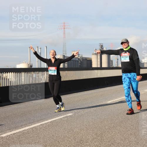 03.10.2025 - Köhlbrandbrückenlauf Lena Gebhardt http://msf.ph/oto/9094251 03.10.2025 10:09:09 Position 2 2462, 2463 meine-sportfotos.de
