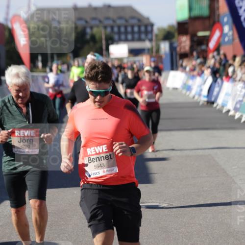03.10.2025 - Köhlbrandbrückenlauf Jannik Wohlers http://msf.ph/oto/9094255 03.10.2025 13:20:33 Ziel 4269, 4385, 4570, 4591, 4672, 4739, 4790, 4859, 5082, 5208, 5543, 5631, 5790, 6777, 6807 meine-sportfotos.de
