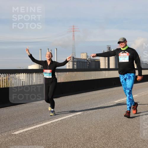 03.10.2025 - Köhlbrandbrückenlauf Lena Gebhardt http://msf.ph/oto/9094259 03.10.2025 10:09:09 Position 2 2463 meine-sportfotos.de