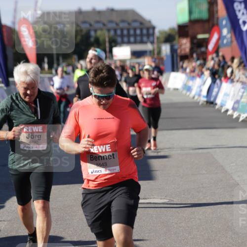 03.10.2025 - Köhlbrandbrückenlauf Jannik Wohlers http://msf.ph/oto/9094278 03.10.2025 13:20:33 Ziel 4269, 4385, 4570, 4591, 4672, 4739, 4790, 4859, 5082, 5208, 5543, 5631, 5790, 6777, 6807 meine-sportfotos.de