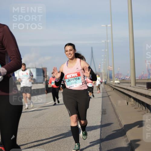 03.10.2025 - Köhlbrandbrückenlauf Jannik Wohlers http://msf.ph/oto/9094280 03.10.2025 10:12:41 Position 3 2470 meine-sportfotos.de