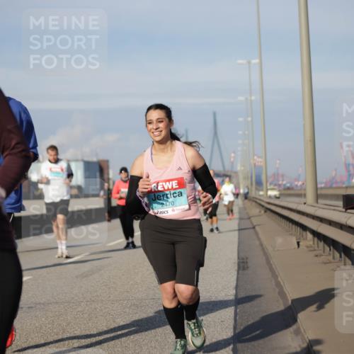 03.10.2025 - Köhlbrandbrückenlauf Jannik Wohlers http://msf.ph/oto/9094284 03.10.2025 10:12:42 Position 3 2316, 2470 meine-sportfotos.de