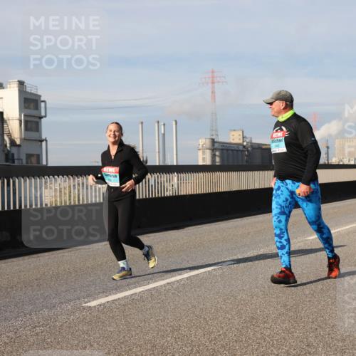 03.10.2025 - Köhlbrandbrückenlauf Lena Gebhardt http://msf.ph/oto/9094285 03.10.2025 10:09:09 Position 2 2460 meine-sportfotos.de