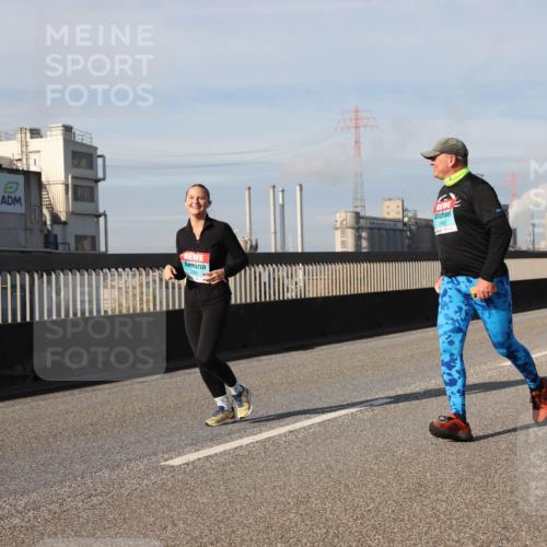 03.10.2025 - Köhlbrandbrückenlauf Lena Gebhardt http://msf.ph/oto/9094294 03.10.2025 10:09:09 Position 2 2463 meine-sportfotos.de