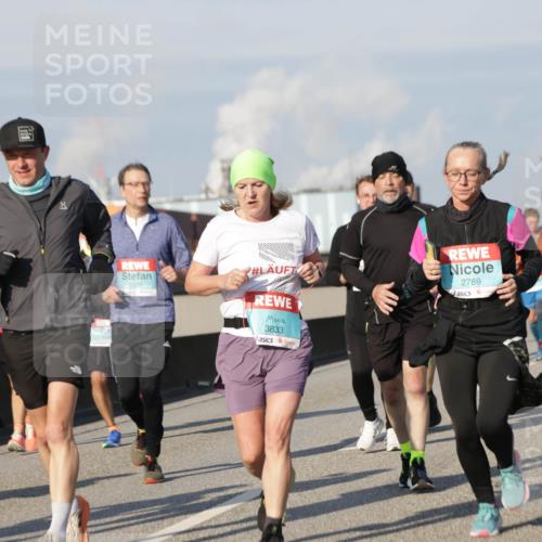 03.10.2025 - Köhlbrandbrückenlauf Jannik Wohlers http://msf.ph/oto/9094296 03.10.2025 10:01:03 Position 3 34, 1556, 3833, 2789, 2572 meine-sportfotos.de