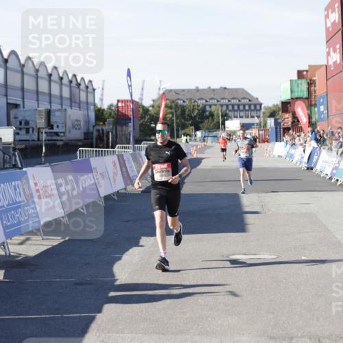 03.10.2025 - Köhlbrandbrückenlauf Jannik Wohlers http://msf.ph/oto/9094303 03.10.2025 12:54:45 Ziel 4079, 4106, 4209, 6151, 6621, 6683 meine-sportfotos.de