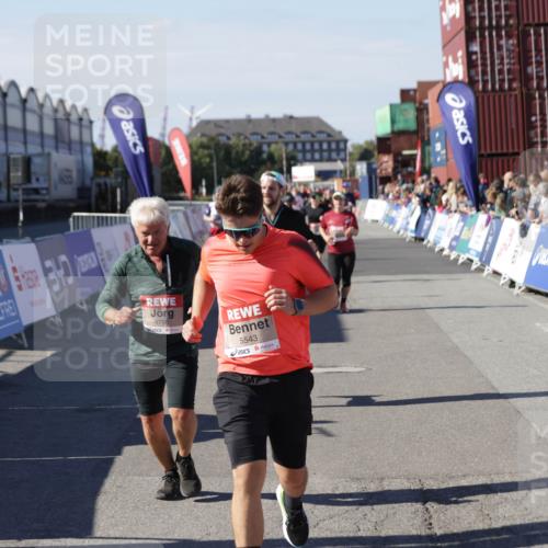 03.10.2025 - Köhlbrandbrückenlauf Jannik Wohlers http://msf.ph/oto/9094305 03.10.2025 13:20:34 Ziel 4269, 4385, 4570, 4591, 4672, 4739, 4790, 4859, 5082, 5208, 5543, 5631, 5790, 6777, 6807 meine-sportfotos.de