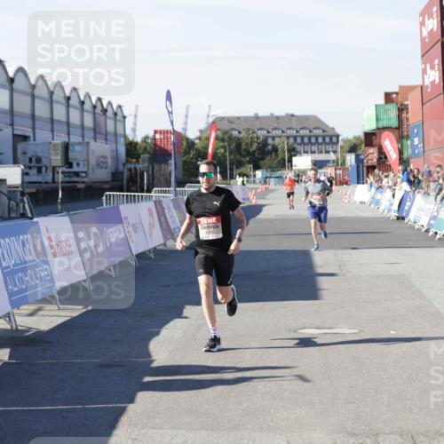 03.10.2025 - Köhlbrandbrückenlauf Jannik Wohlers http://msf.ph/oto/9094312 03.10.2025 12:54:45 Ziel 4079, 4106, 4209, 6151, 6621, 6683 meine-sportfotos.de