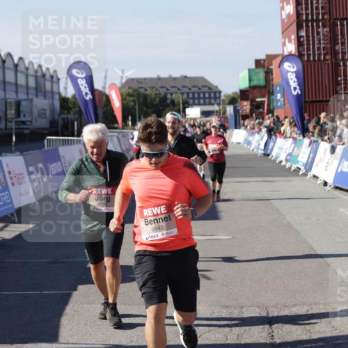03.10.2025 - Köhlbrandbrückenlauf Jannik Wohlers http://msf.ph/oto/9094317 03.10.2025 13:20:34 Ziel 4269, 4385, 4570, 4591, 4672, 4739, 4790, 4859, 5082, 5208, 5543, 5631, 5790, 6777, 6807 meine-sportfotos.de