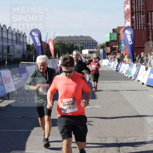 03.10.2025 - Köhlbrandbrückenlauf Jannik Wohlers http://msf.ph/oto/9094327 03.10.2025 13:20:34 Ziel 4269, 4385, 4570, 4591, 4672, 4739, 4790, 4859, 5082, 5208, 5543, 5631, 5790, 6777, 6807 meine-sportfotos.de