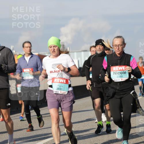 03.10.2025 - Köhlbrandbrückenlauf Jannik Wohlers http://msf.ph/oto/9094329 03.10.2025 10:01:03 Position 3 1556, 3833, 2789 meine-sportfotos.de