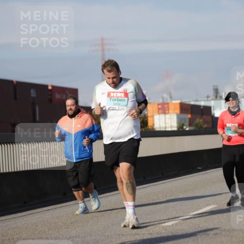 03.10.2025 - Köhlbrandbrückenlauf Jannik Wohlers http://msf.ph/oto/9094336 03.10.2025 10:12:45 Position 3 2619 meine-sportfotos.de