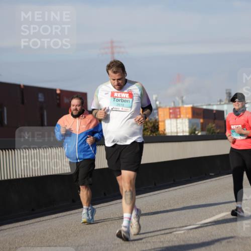 03.10.2025 - Köhlbrandbrückenlauf Jannik Wohlers http://msf.ph/oto/9094345 03.10.2025 10:12:45 Position 3 2619 meine-sportfotos.de