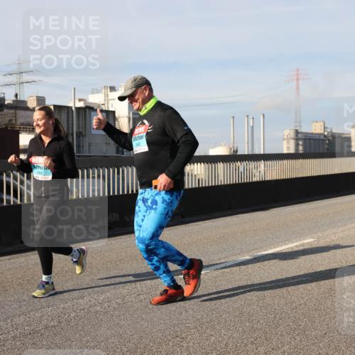 03.10.2025 - Köhlbrandbrückenlauf Lena Gebhardt http://msf.ph/oto/9094352 03.10.2025 10:09:10 Position 2 2462, 2463 meine-sportfotos.de