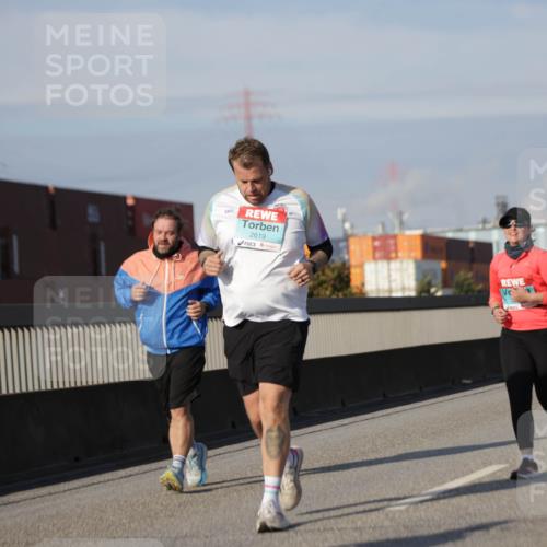 03.10.2025 - Köhlbrandbrückenlauf Jannik Wohlers http://msf.ph/oto/9094356 03.10.2025 10:12:45 Position 3 2619 meine-sportfotos.de