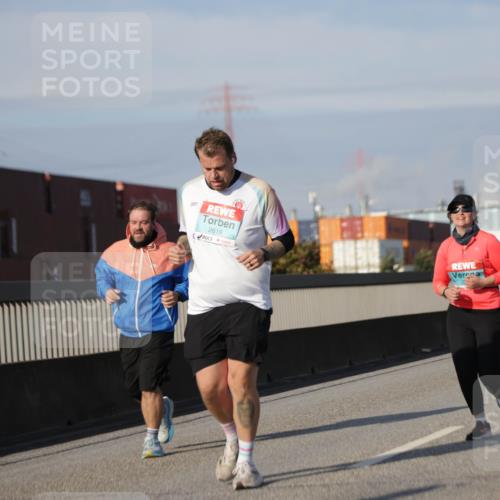03.10.2025 - Köhlbrandbrückenlauf Jannik Wohlers http://msf.ph/oto/9094359 03.10.2025 10:12:45 Position 3 2619 meine-sportfotos.de