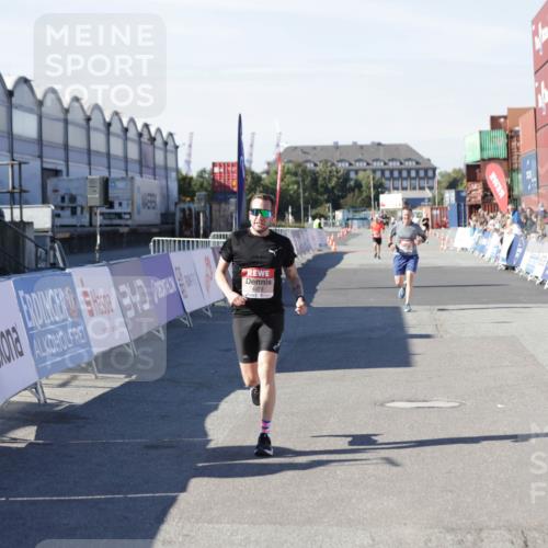 03.10.2025 - Köhlbrandbrückenlauf Jannik Wohlers http://msf.ph/oto/9094364 03.10.2025 12:54:46 Ziel 4079, 4209, 6151, 6621, 6683 meine-sportfotos.de