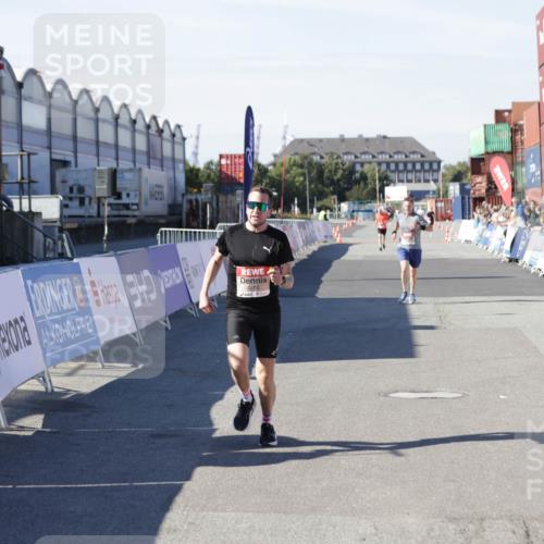 03.10.2025 - Köhlbrandbrückenlauf Jannik Wohlers http://msf.ph/oto/9094374 03.10.2025 12:54:46 Ziel 4079, 4209, 6151, 6621, 6683 meine-sportfotos.de