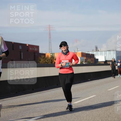 03.10.2025 - Köhlbrandbrückenlauf Jannik Wohlers http://msf.ph/oto/9094375 03.10.2025 10:12:46 Position 3 2619 meine-sportfotos.de