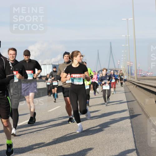 03.10.2025 - Köhlbrandbrückenlauf Jannik Wohlers http://msf.ph/oto/9094384 03.10.2025 10:01:05 Position 3 3125 meine-sportfotos.de