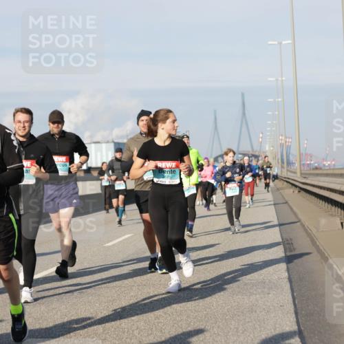 03.10.2025 - Köhlbrandbrückenlauf Jannik Wohlers http://msf.ph/oto/9094389 03.10.2025 10:01:05 Position 3 3125 meine-sportfotos.de