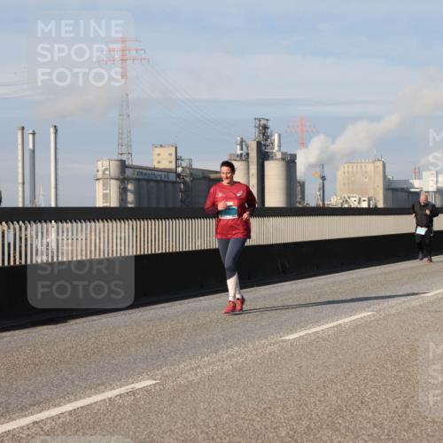 03.10.2025 - Köhlbrandbrückenlauf Lena Gebhardt http://msf.ph/oto/9094402 03.10.2025 10:09:14 Position 2  meine-sportfotos.de