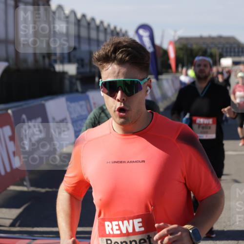 03.10.2025 - Köhlbrandbrückenlauf Jannik Wohlers http://msf.ph/oto/9094403 03.10.2025 13:20:35 Ziel 4269, 4385, 4476, 4570, 4591, 4672, 4739, 4790, 4859, 5082, 5543, 5631, 5790, 6777, 6807 meine-sportfotos.de