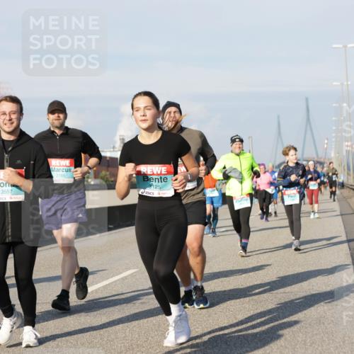 03.10.2025 - Köhlbrandbrückenlauf Jannik Wohlers http://msf.ph/oto/9094415 03.10.2025 10:01:06 Position 3 3557, 2785, 3125 meine-sportfotos.de