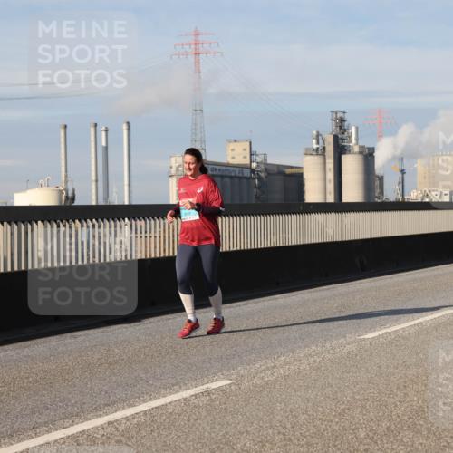 03.10.2025 - Köhlbrandbrückenlauf Lena Gebhardt http://msf.ph/oto/9094420 03.10.2025 10:09:15 Position 2  meine-sportfotos.de