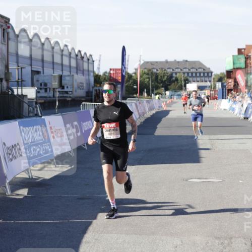 03.10.2025 - Köhlbrandbrückenlauf Jannik Wohlers http://msf.ph/oto/9094423 03.10.2025 12:54:46 Ziel 4079, 4209, 6151, 6621, 6683 meine-sportfotos.de
