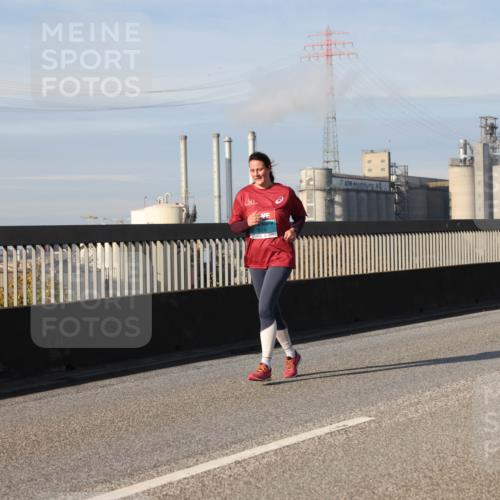 03.10.2025 - Köhlbrandbrückenlauf Lena Gebhardt http://msf.ph/oto/9094427 03.10.2025 10:09:16 Position 2  meine-sportfotos.de