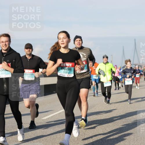 03.10.2025 - Köhlbrandbrückenlauf Jannik Wohlers http://msf.ph/oto/9094430 03.10.2025 10:01:06 Position 3 3557, 2785, 3125 meine-sportfotos.de