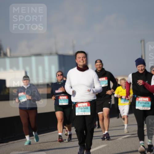 03.10.2025 - Köhlbrandbrückenlauf Jannik Wohlers http://msf.ph/oto/9094431 03.10.2025 10:12:50 Position 3 2999, 3001 meine-sportfotos.de