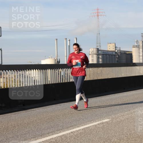 03.10.2025 - Köhlbrandbrückenlauf Lena Gebhardt http://msf.ph/oto/9094435 03.10.2025 10:09:16 Position 2  meine-sportfotos.de