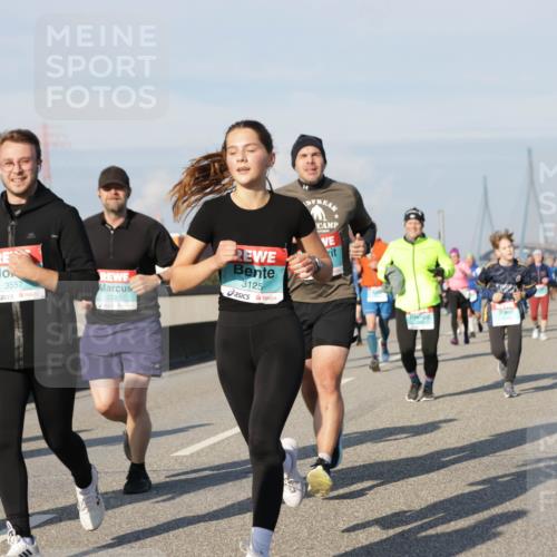 03.10.2025 - Köhlbrandbrückenlauf Jannik Wohlers http://msf.ph/oto/9094436 03.10.2025 10:01:06 Position 3 3125, 3557, 2785, 1 meine-sportfotos.de