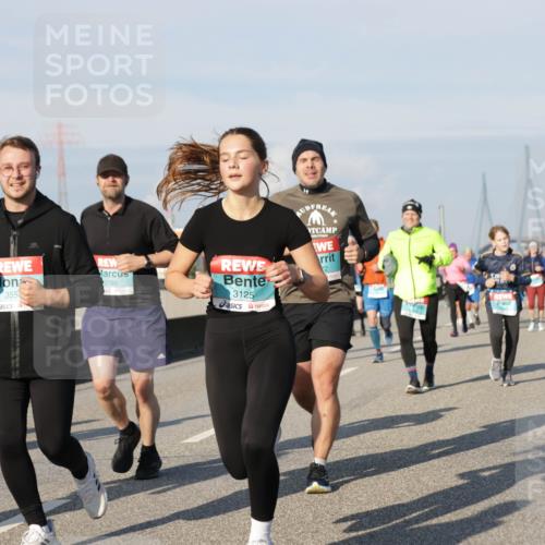 03.10.2025 - Köhlbrandbrückenlauf Jannik Wohlers http://msf.ph/oto/9094441 03.10.2025 10:01:06 Position 3 355, 2785, 3125 meine-sportfotos.de